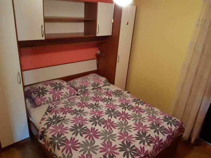 Apartmani Katica Vir Eksteriør billede